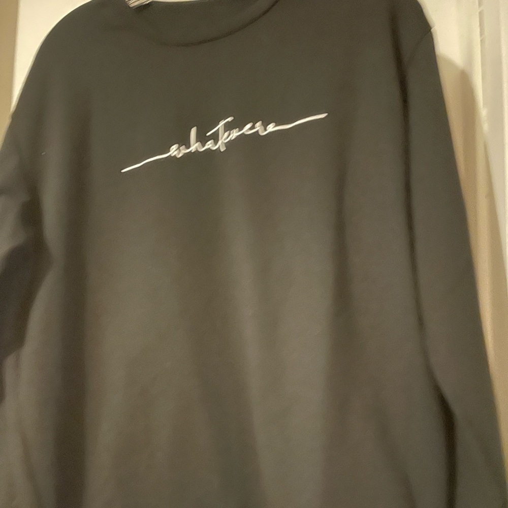 Black crew neck lightweight sweatshirt